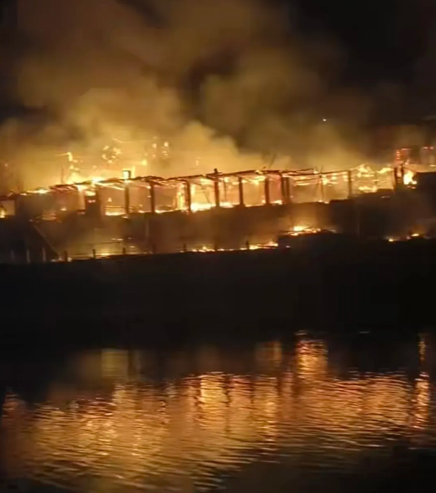 四川一千年古镇突发大火，当地通报