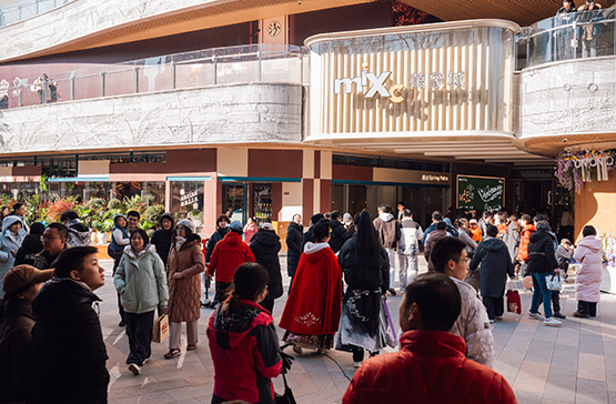 万象城全新区域“自游岛Chill Island”启幕 打造青年社交新地标