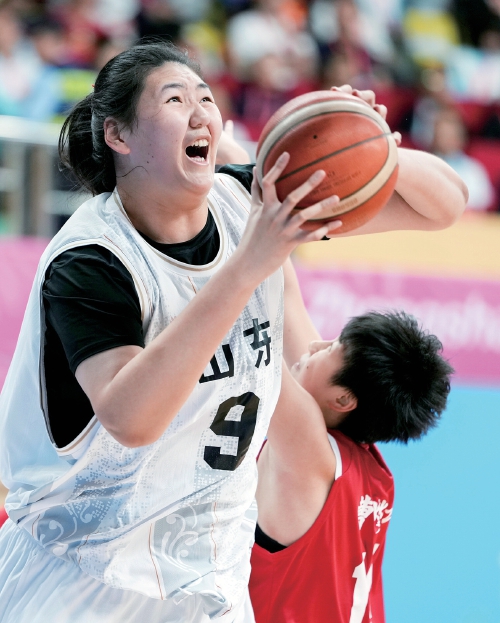 张子宇正式登陆WCBA赛场 首秀助力山东女篮斩获2026年首胜