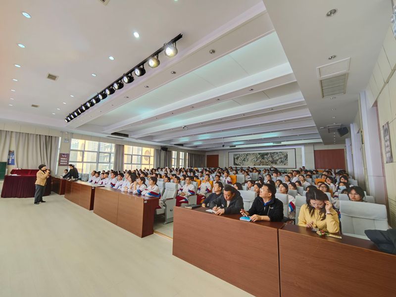 法润青春 心育成长 —— 济南二中开展跨学科校园欺凌防治主题班会