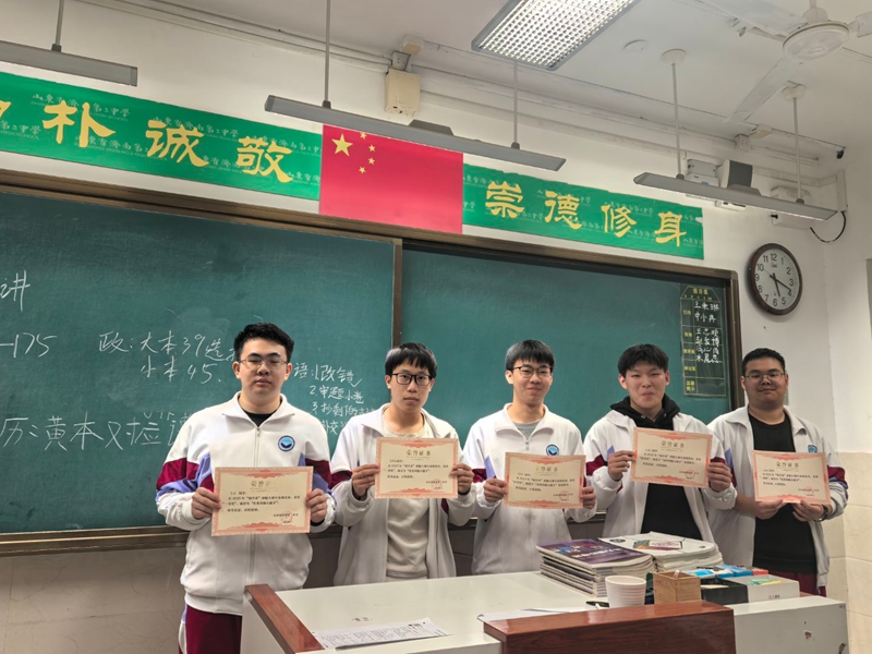 以讲促思 逐梦远航  ——济南二中高三年级“领学者”讲题大赛顺利收官