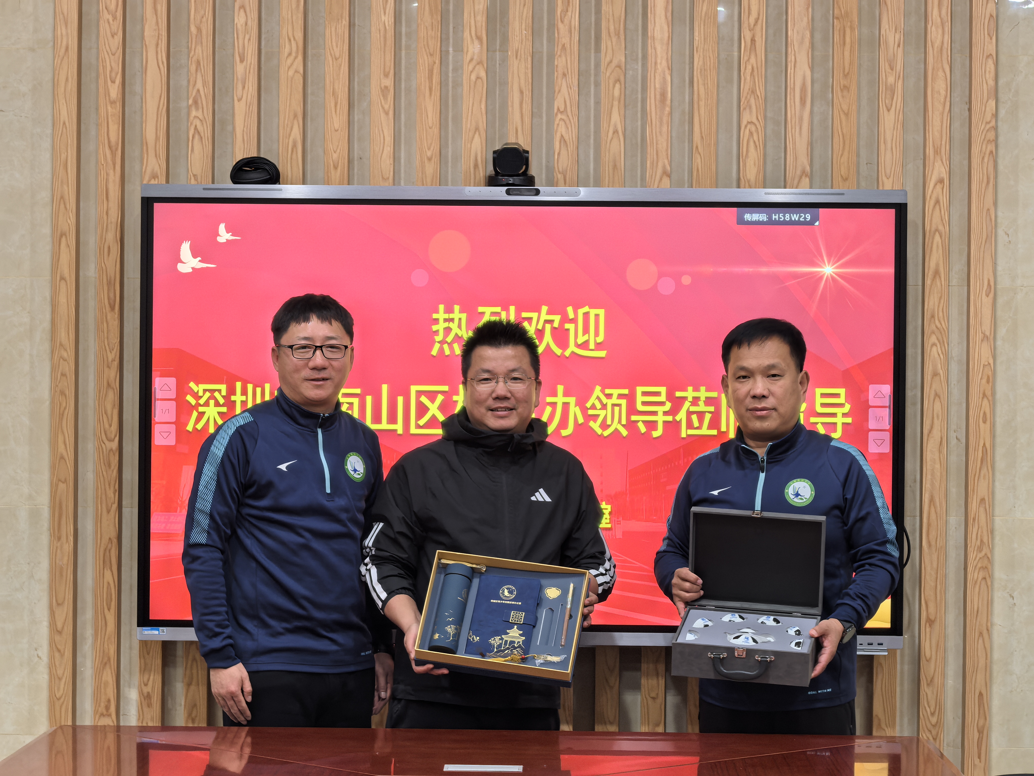 深圳市南山区校园足球团队赴济南历城交流，共探南北青训发展新路径