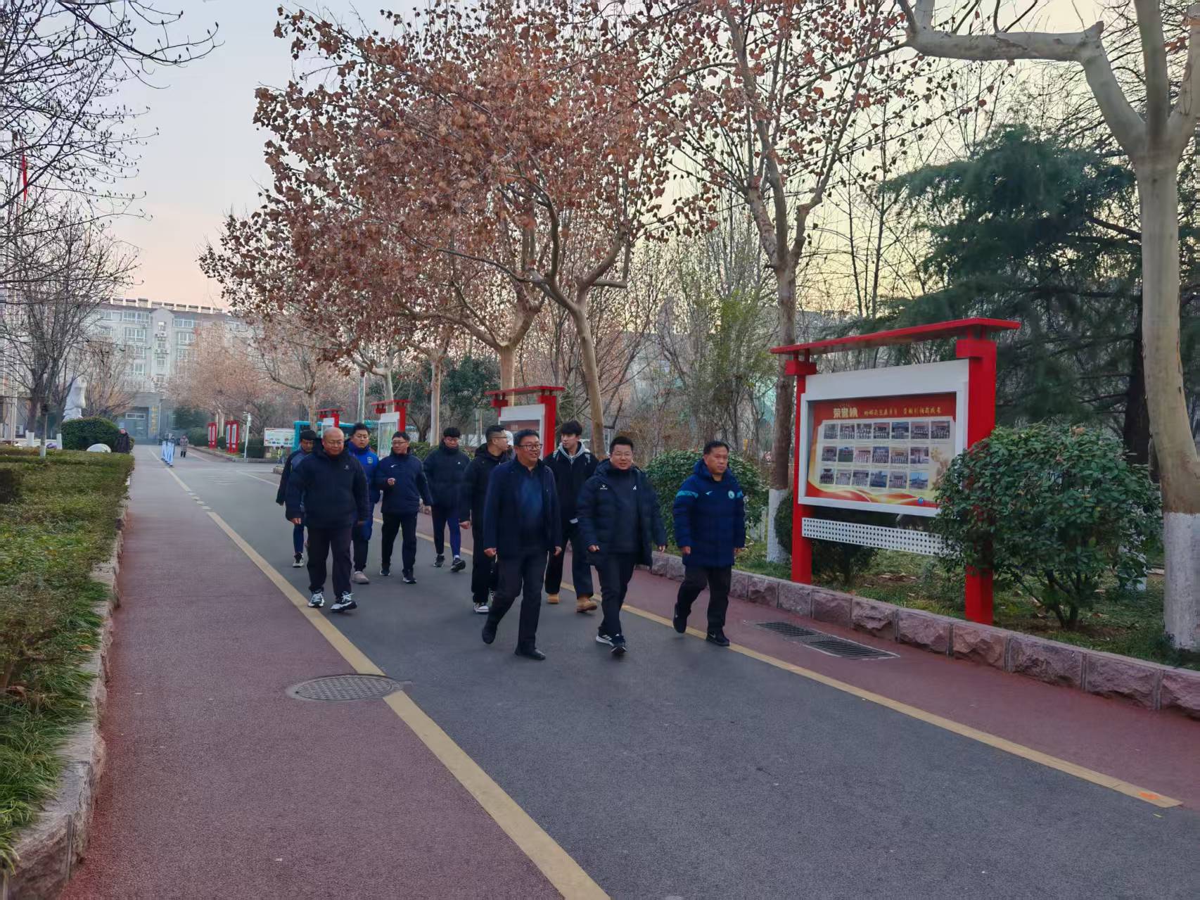 深圳市南山区校园足球团队赴济南历城交流，共探南北青训发展新路径