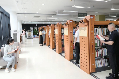 借还书时间压缩至几秒钟 全国首个图书馆无感借阅闭环服务在济落地生根