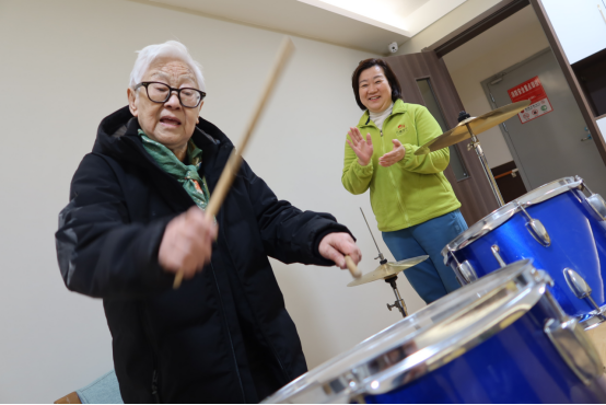 融媒·先锋｜精准盘活闲置资源，深度回应民生需求——“幼儿园”变身“养老院”