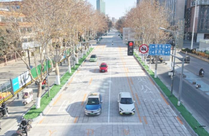 泉城“金街”首段改造完成开放通行