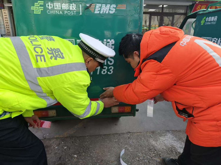 平安产险邹平支公司联合邹平交警为骑手筑牢安全防线