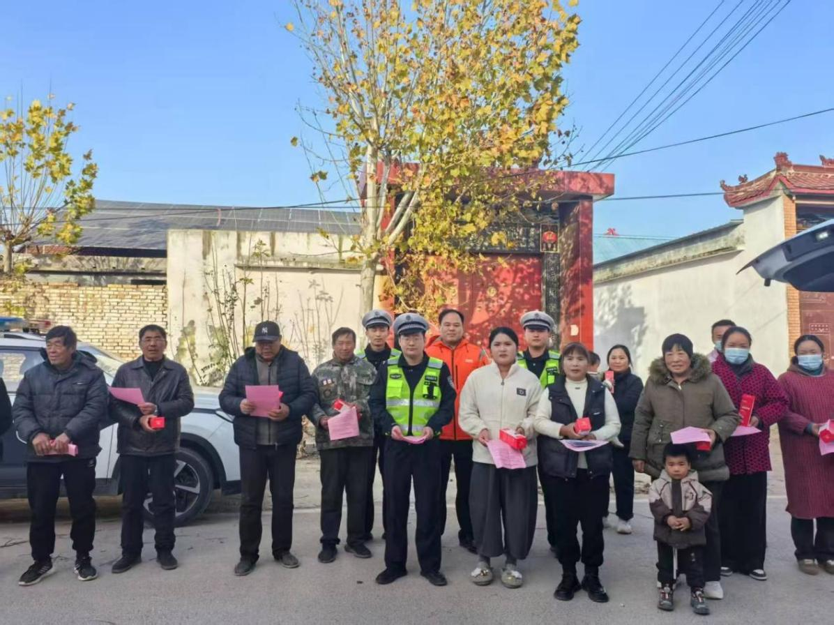 警保联动，共筑平安乡村——平安产险菏泽中心支公司携手菏泽交警开展农村交通安全与反诈宣传