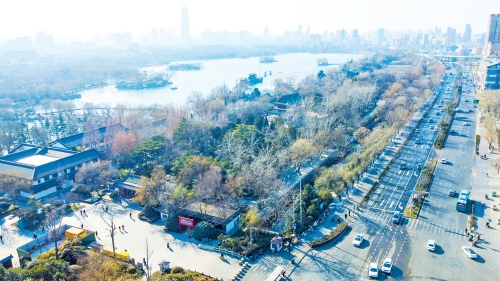 大明湖北侧明湖东路改造 新增待转调头车道解拥堵