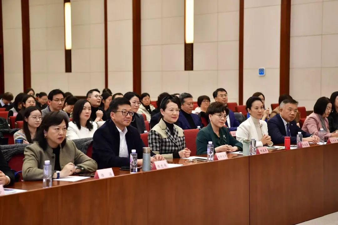 完美公司出席中国妇女发展基金会理事会会议