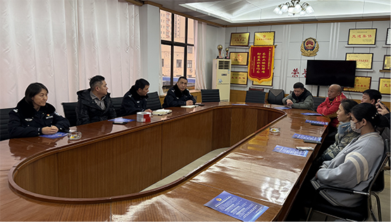 平安产险东明支公司联合东明交警为骑手筑牢安全防线