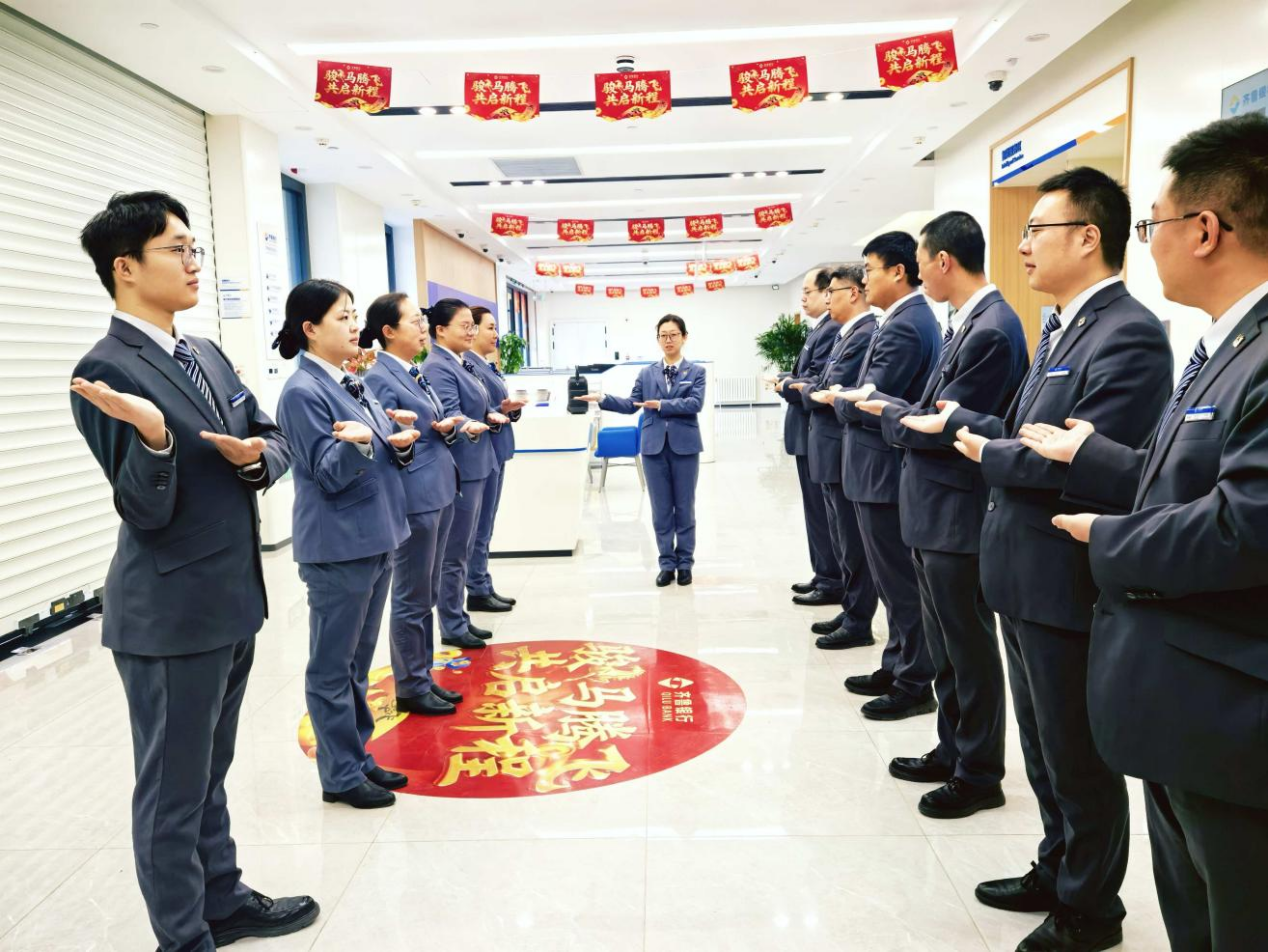 “零距离”服务显担当 齐鲁银行天桥中心支行暖心服务特殊群体