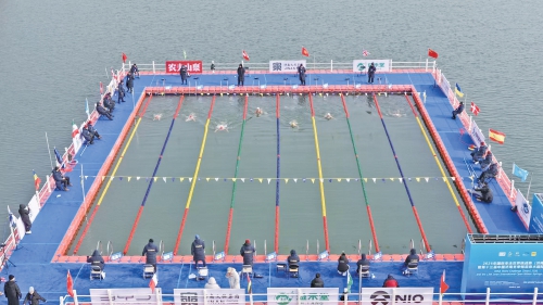 第十三届中国济南冬季畅游泉水国际公开赛精彩落幕