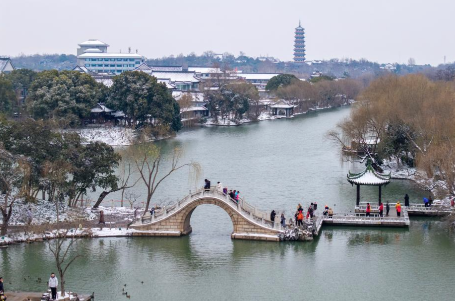 Во многих городах Китая выпал снег