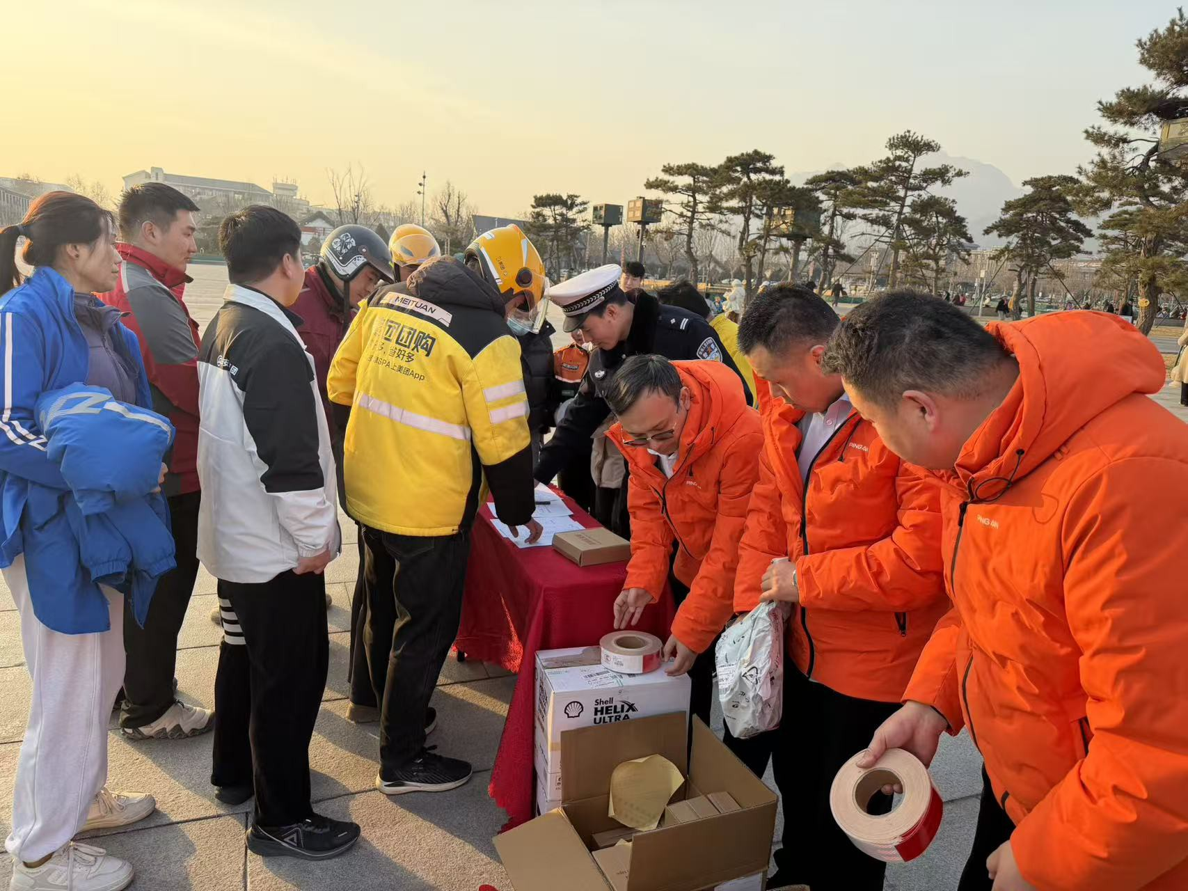 平安产险泰安中心支公司：联合开展冬季“亮尾”公益活动