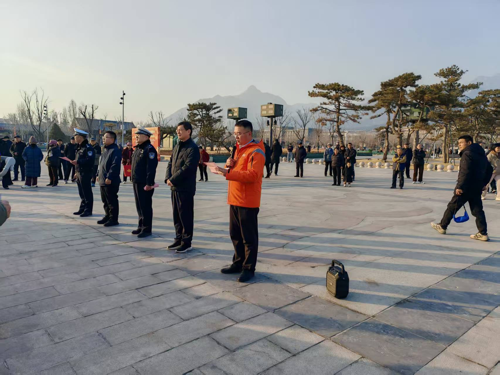 平安产险泰安中心支公司：联合开展冬季“亮尾”公益活动