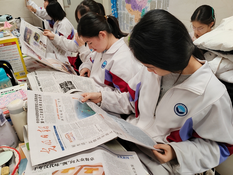 济南二中为高三学生订阅主流报刊 拓展视野助力备考与书香校园建设