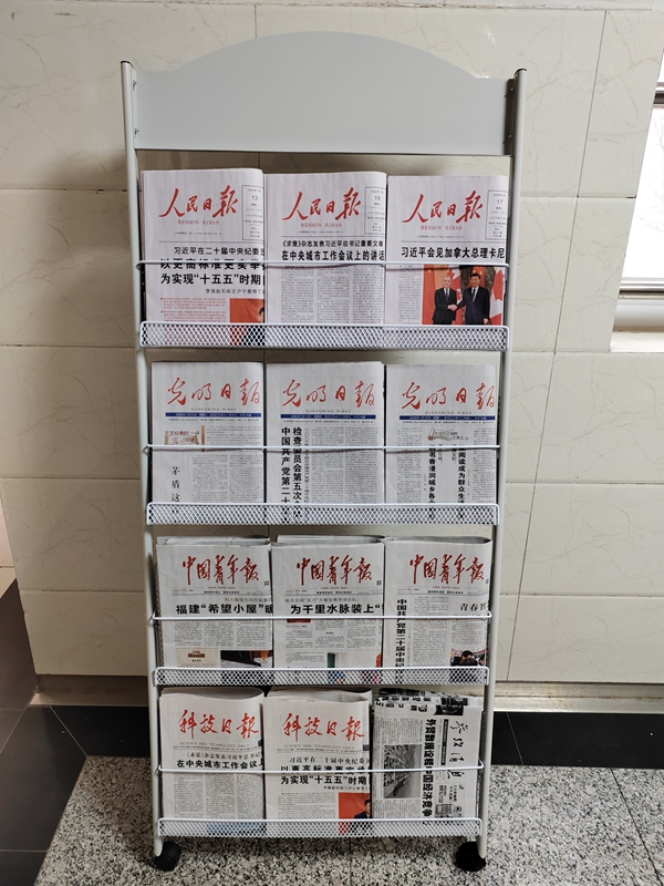 济南二中为高三学生订阅主流报刊 拓展视野助力备考与书香校园建设