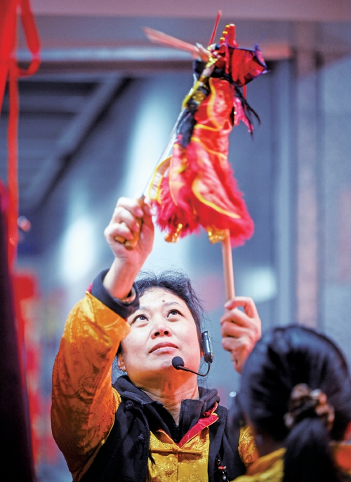 腊八粥浓 情意更稠