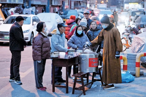 腊八粥浓 情意更稠