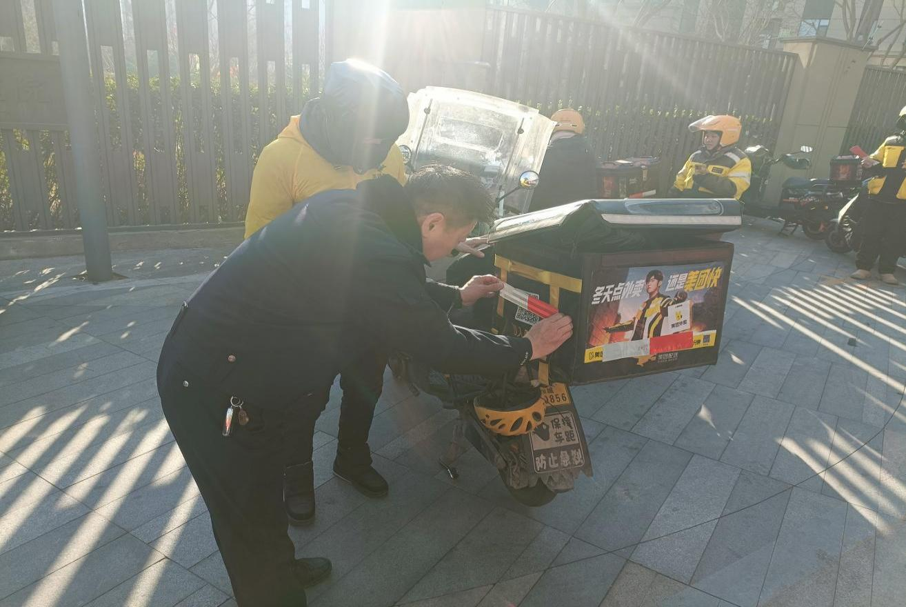 平安产险聊城中心支公司：?冬季守护、平安出行，关爱两员、亮尾行动