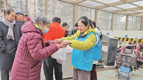 鹏泉街道：情系邻里，腊八粥香暖人心