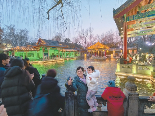 冬夜赏泉人气旺