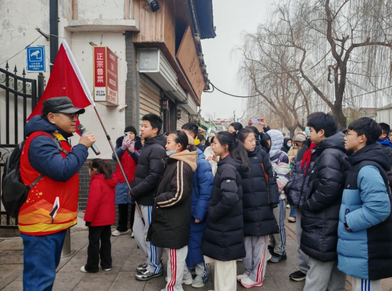 寻迹泉城文脉 解码马年新韵——燕山中学三十九级26班开展红领巾主题寻访活动