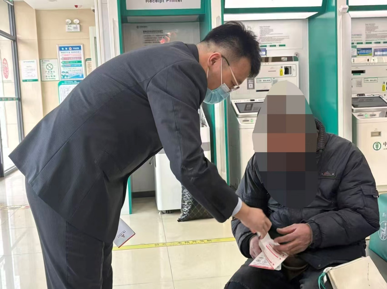 农行大堂反诈宣讲 筑牢群众财产安全防线