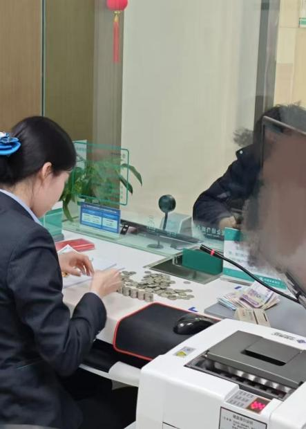 农行济南相公庄支行:暖心兑换零钞 贴心服务暖常客