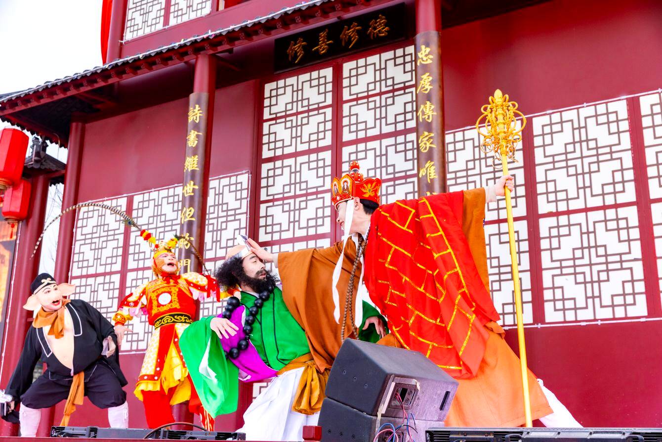 “神仙下凡”陪你过年！济南融创乐园新春盛宴开启，还能和NPC互动赢“仙缘”