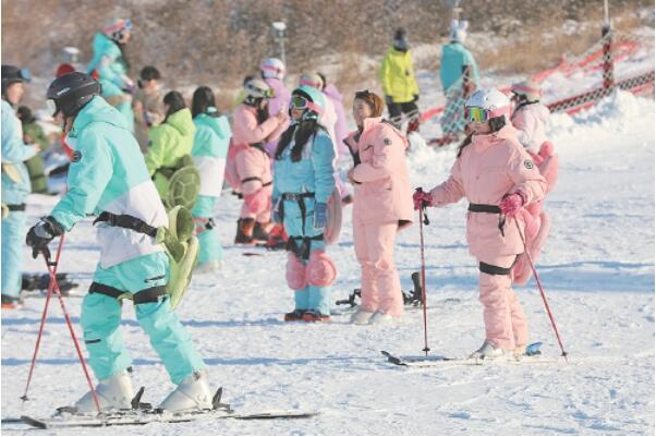 冰雪经济热 泉城冬日消费燃活力