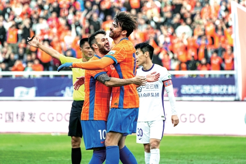 海外拉练热火朝天，中超冬窗引援鲜有大牌 变局之年，谁主沉浮？