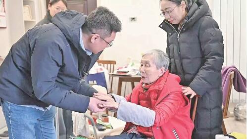 叩响一扇门 温暖一个人 市七院医护连续帮扶孤寡老人十一载 