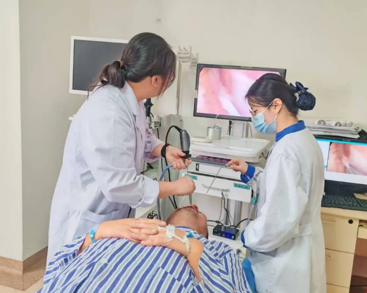 告别一年鼻塞困扰，鼻内镜手术助他重获自由呼吸