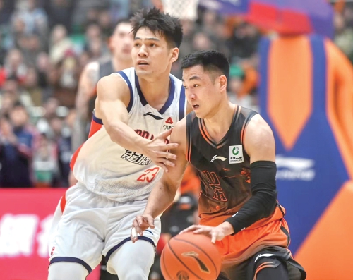 高诗岩缺阵，山东男篮依然全力争胜