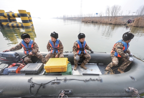 水下蛙人 护航春运