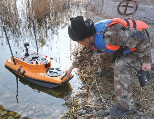 水下蛙人 护航春运