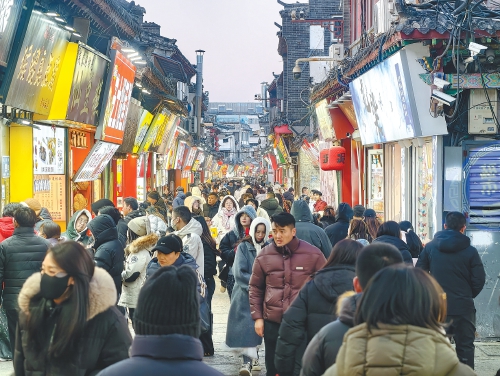 春节临近，济南芙蓉街夜游升温