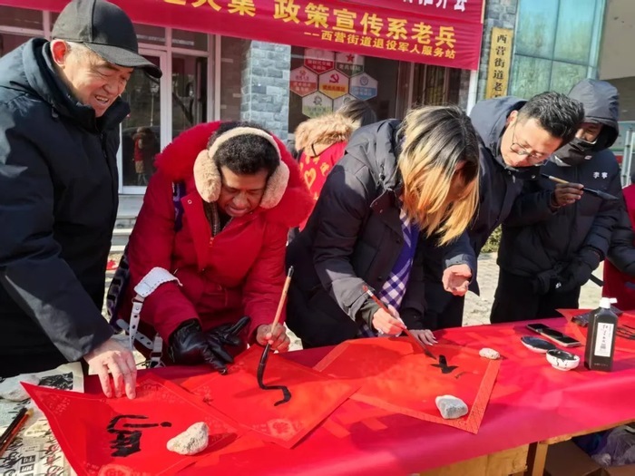 南山大集年味浓，外国友人赶大集