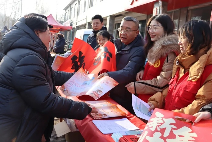 南山大集年味浓，外国友人赶大集