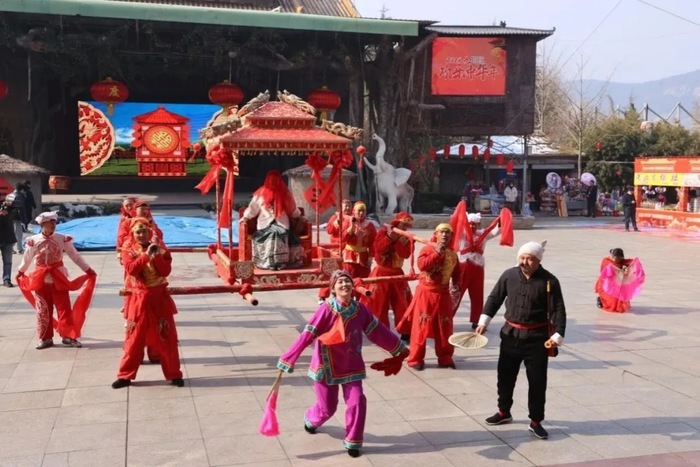 村晚轮番登场、民俗展演精彩纷呈……来南山乡村过大年