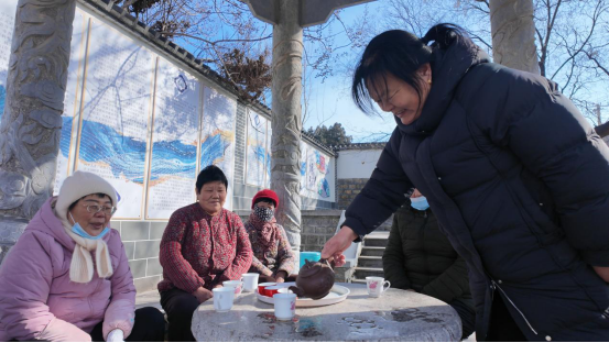 融媒·见证丨茶摊摆在家门口，大事小情坐下聊——喝口茶，拉拉理！