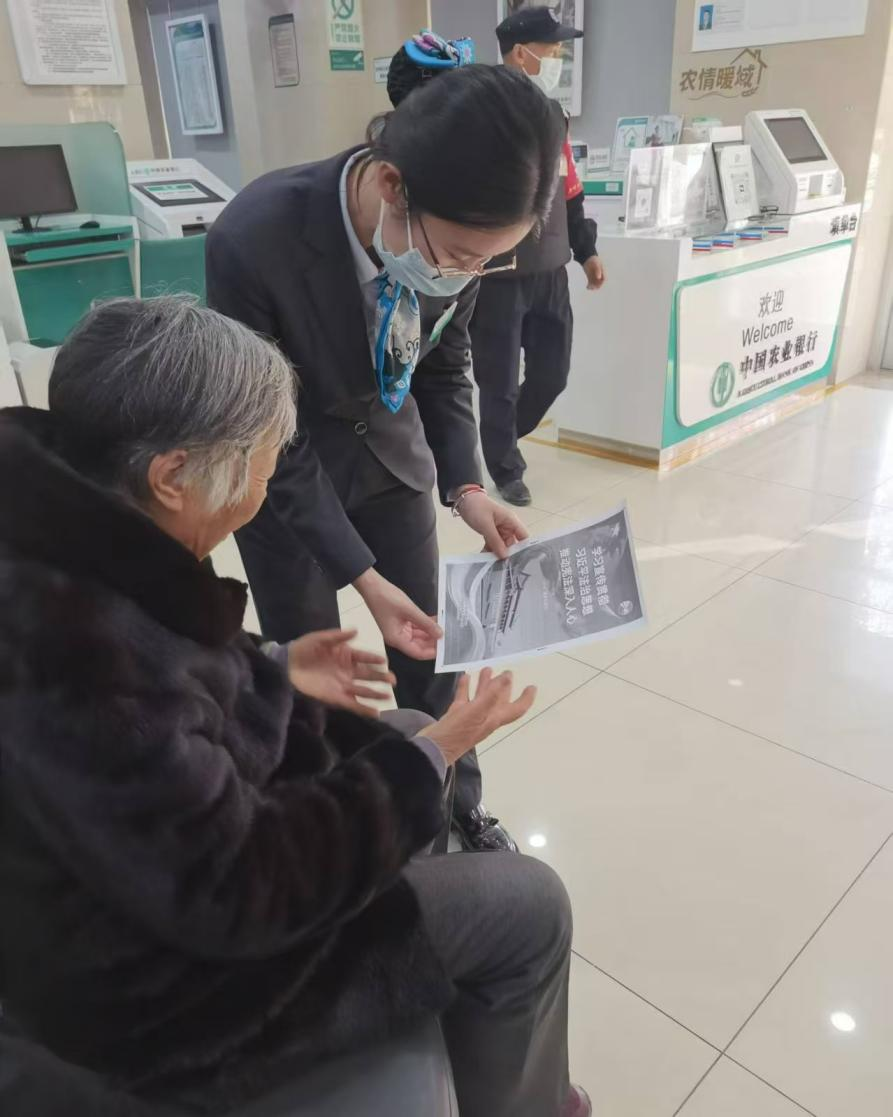 农行济南济钢支行：厅堂设讲堂，等候变普法——让金融服务更具法治温度