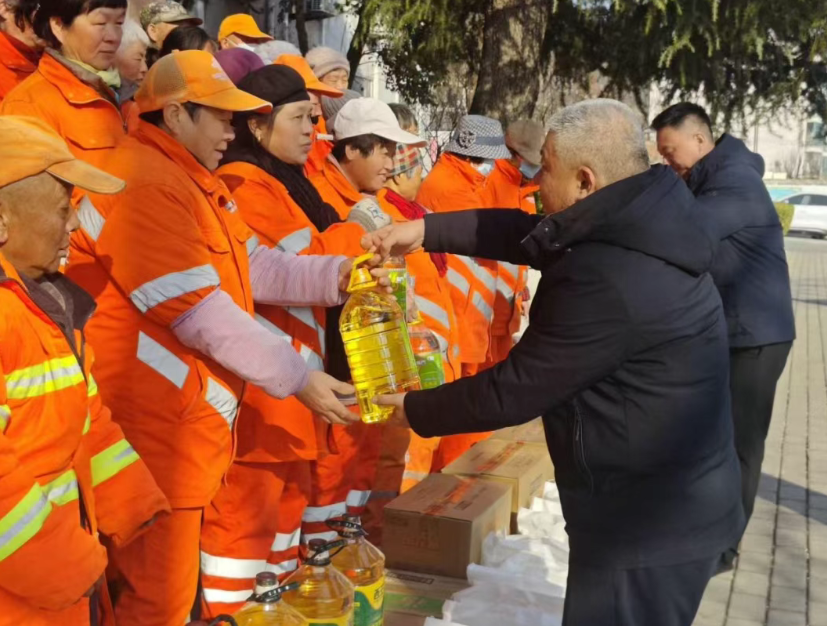 这份新年礼，送给“城市美容师”——仲宫街道温暖慰问一线环卫工人
