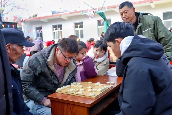 小年宴上话团圆，小山村240余名村民共品丰收宴