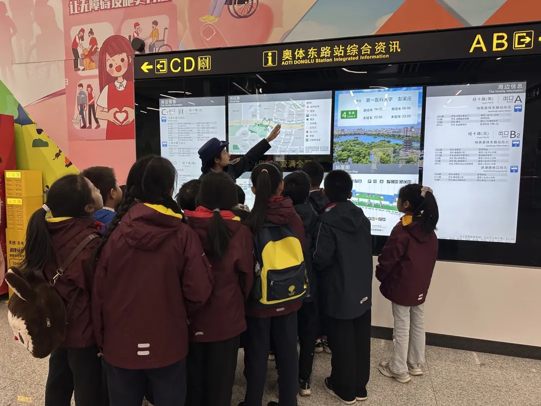 寻访城市新动脉——济南市历下区龙奥学校四（3）中队寻访活动