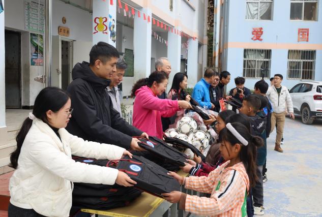 携手海信，“小考拉·大梦想”支教调研团云南绿春开展调研帮扶