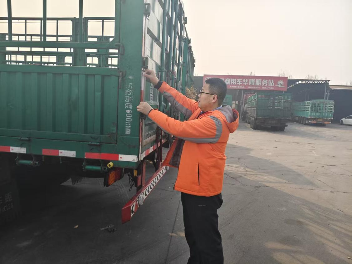 平安出行“亮尾行动”：让“被看见”成为最亮的安全灯 ——平安产险潍坊中心支公司深入开展交通安全公益行动