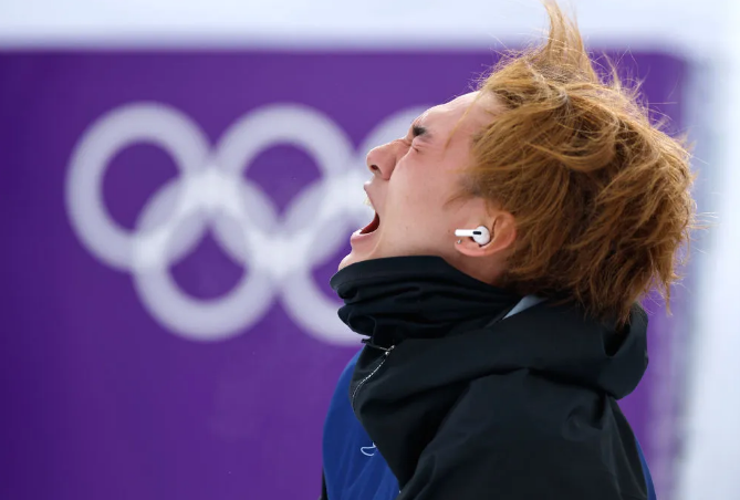 “手机致伤”,滑雪比赛为啥非得带手机?